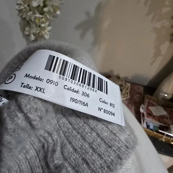 Shrunken Massimo Dutti Wool Sweater - Picture 8 of 10